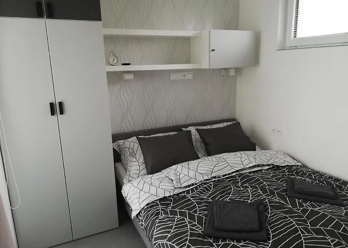 Apartman Policka 度假居 *